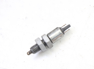 CONTACTEUR FEU STOP ARRIERE