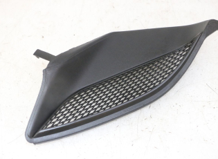 GRILLE RADIATEUR DROITE