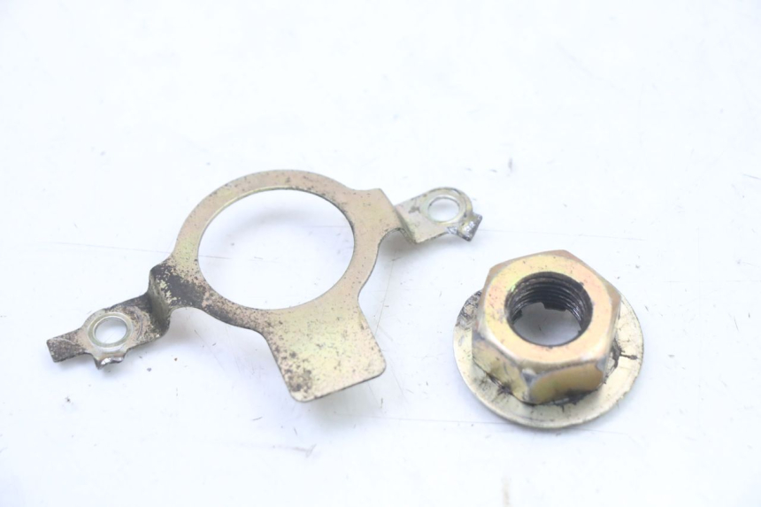 photo de ÉCROU PIGNON SORTIE BOÎTE VITESSES HYOSUNG GTR 125 (2006 - 2008) - Vue principale