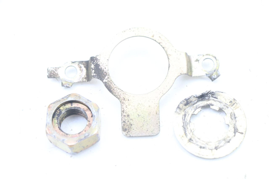 photo de ÉCROU PIGNON SORTIE BOÎTE VITESSES HYOSUNG GTR 125 (2006 - 2008) - Autre angle de vue