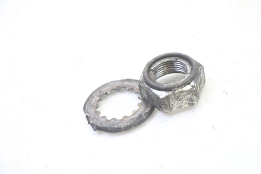 photo de ÉCROU PIGNON SORTIE BOÎTE VITESSES SUZUKI SV S 650 (2003 - 2009) - Détail de la pièce