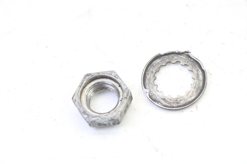 photo de ÉCROU PIGNON SORTIE BOÎTE VITESSES SUZUKI SV S 650 (2003 - 2009) - Autre angle de vue