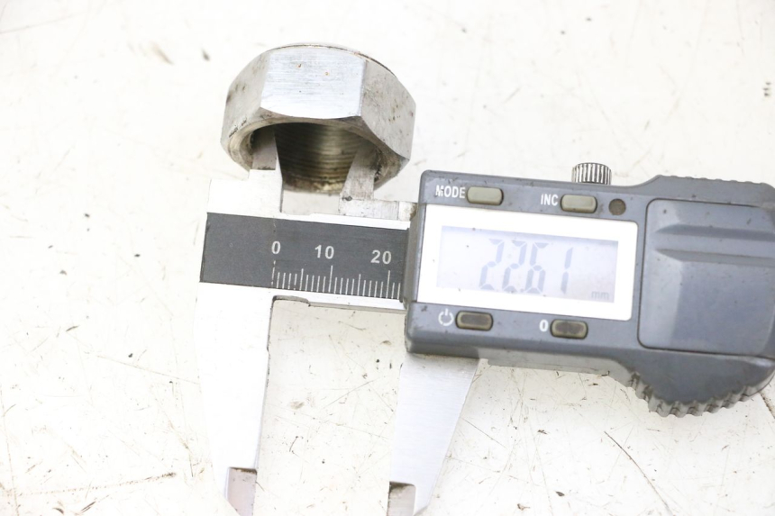 photo de ÉCROU TÉ FOURCHE HONDA CBF 125 (2009 - 2015) - Détail de la pièce