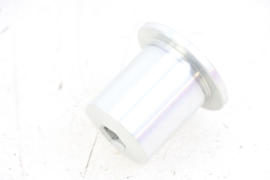 photo de ÉCROU TÉ FOURCHE ROYAL ENFIELD CONTINENTAL GT 650 (2019 - 2024) - Autre angle de vue