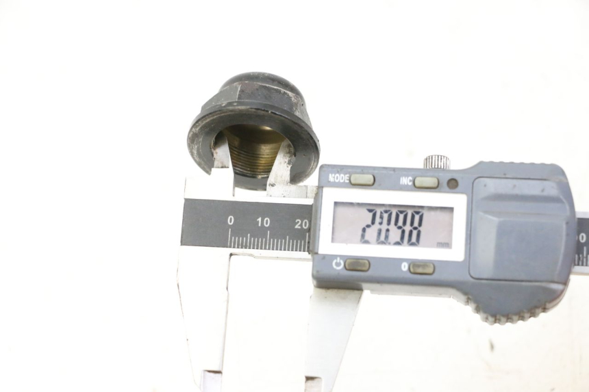 photo de ÉCROU TÉ FOURCHE YAMAHA FJ 36Y 1100 (1984 - 1985) - Zoom état d’usage