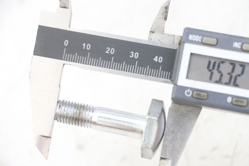 photo de ÉCROU TÉ FOURCHE SUZUKI GS GSE 500 (2001 - 2003) - Détail de la pièce