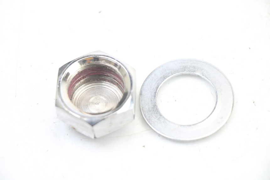 photo de ÉCROU TÉ FOURCHE KYMCO STRYKER OFF ROAD 125 (1999 - 2005) - Gros plan technique