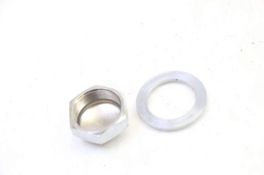 photo de ÉCROU TÉ FOURCHE YAMAHA TDM ABS 900 (2002 - 2014) - Zoom état d’usage