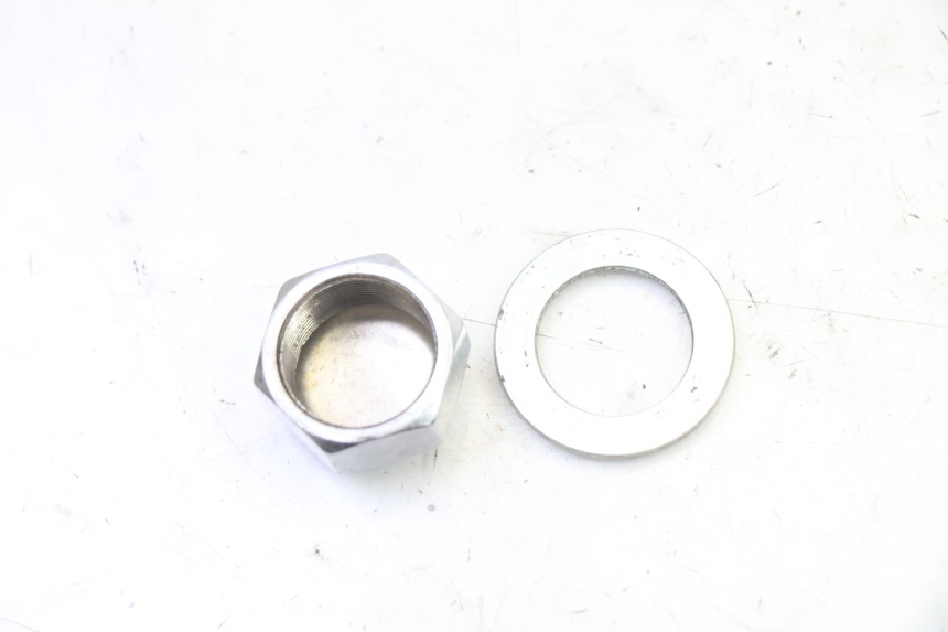 photo de ÉCROU TÉ FOURCHE YAMAHA XJ6 ABS 600 (2008 - 2016) - Gros plan technique