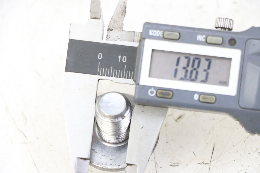 photo de ÉCROU TÉ FOURCHE YAMAHA TZR 50 (2008 - 2016) - Détail de la pièce