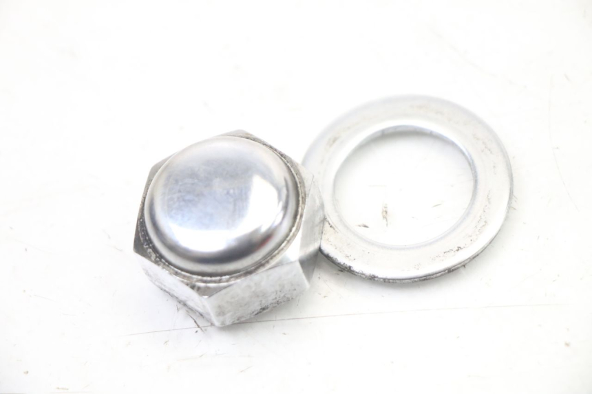 photo de ÉCROU TÉ FOURCHE YAMAHA XJ6 600 (2008 - 2016) - Détail de la pièce