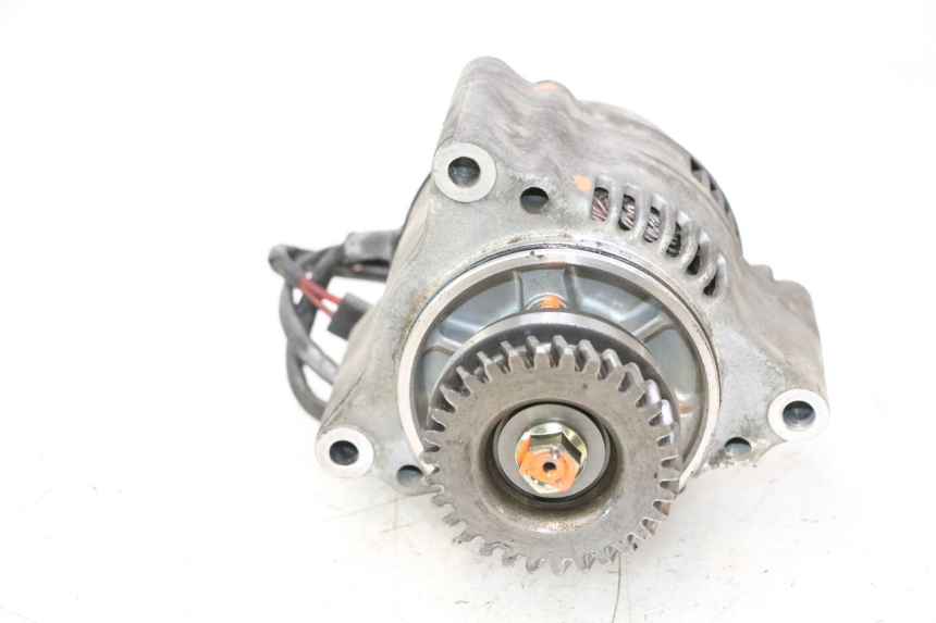 photo de ALTERNATEUR SUZUKI GSX F GSXF 750 (1988 - 1998) - État de surface