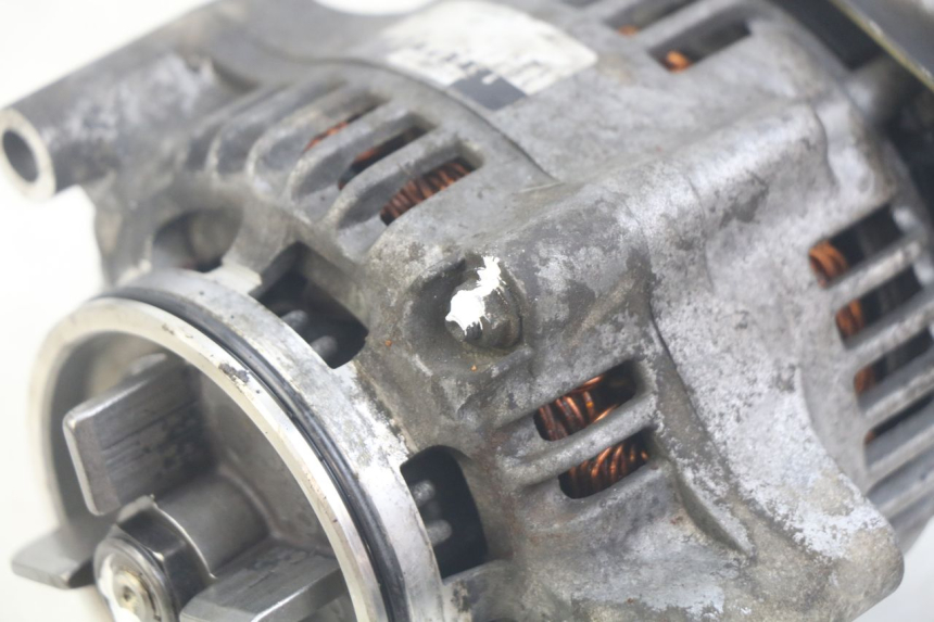 photo de ALTERNATEUR TRIUMPH SPRINT ST 955 (1999 - 2001) - État de surface