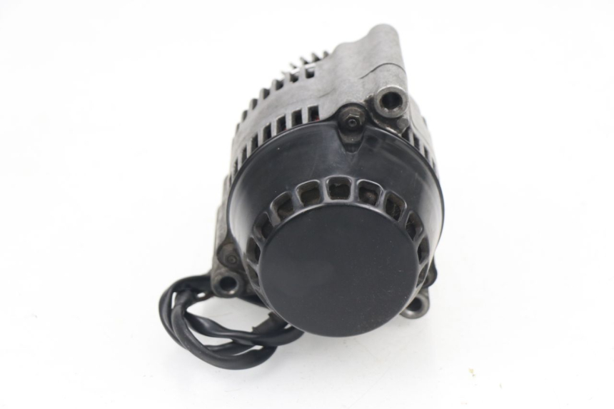 photo de ALTERNATEUR SUZUKI GSXF GSX F 600 (1988 - 1997) - Gros plan technique