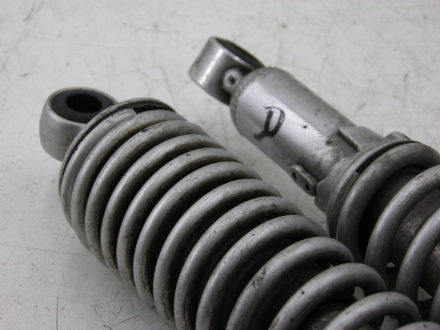 photo de AMORTISSEUR ARRIERE YAMAHA YBR CUSTOM 125 (2008 - 2010) - Gros plan technique