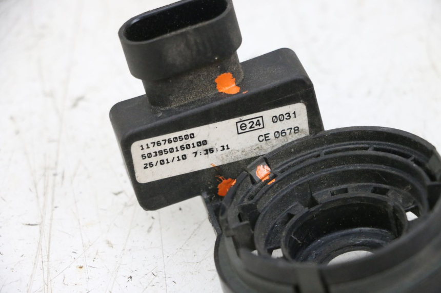 photo de ANTENNE TRANSPONDEUR PEUGEOT GEOPOLIS 400 (2007 - 2013) - Détail de la pièce