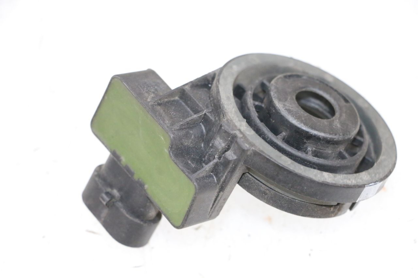 photo de ANTENNE TRANSPONDEUR PEUGEOT GEOPOLIS 400 (2007 - 2013) - Vue d’ensemble