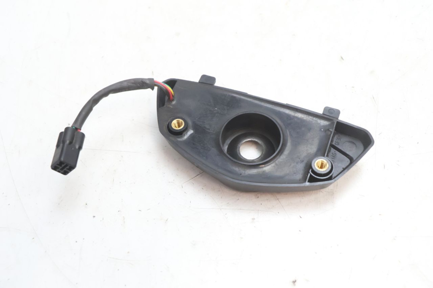 photo de ANTENNE TRANSPONDEUR SUZUKI GSR 600 (2005 - 2012) - Gros plan technique