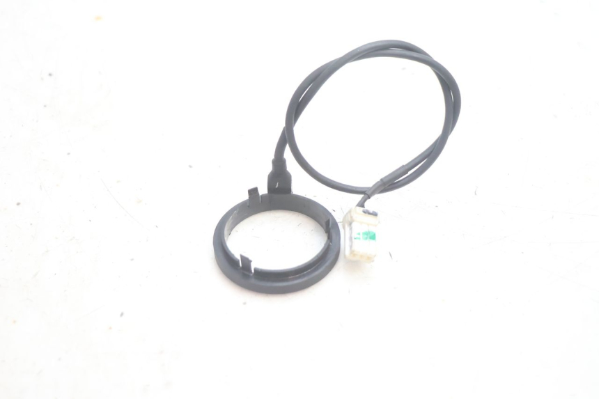 photo de ANTENNE TRANSPONDEUR PIAGGIO MP3 125 (2006 - 2014) - Gros plan technique