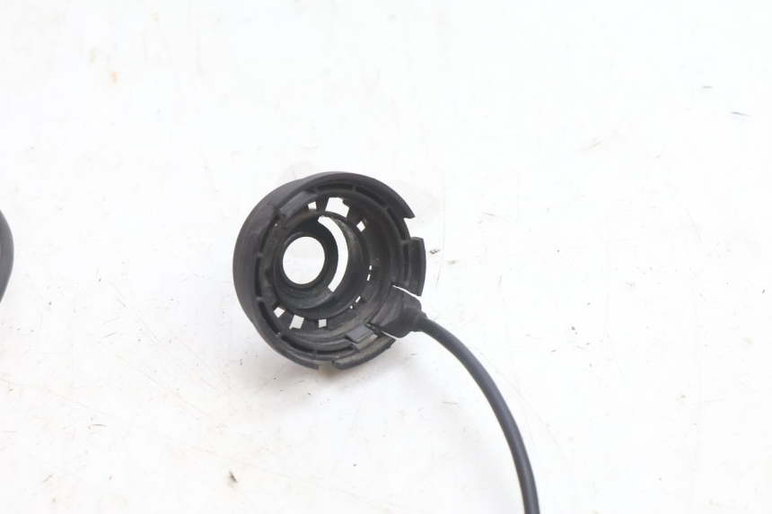 photo de ANTENNE TRANSPONDEUR PEUGEOT SATELIS 125 (2006 - 2009) - Gros plan technique