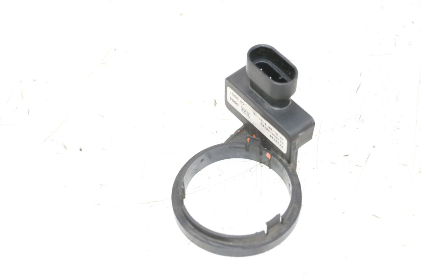 photo de ANTENNE TRANSPONDEUR PIAGGIO VESPA GTS SUPER IE 125 (2009 - 2016) - Autre angle de vue