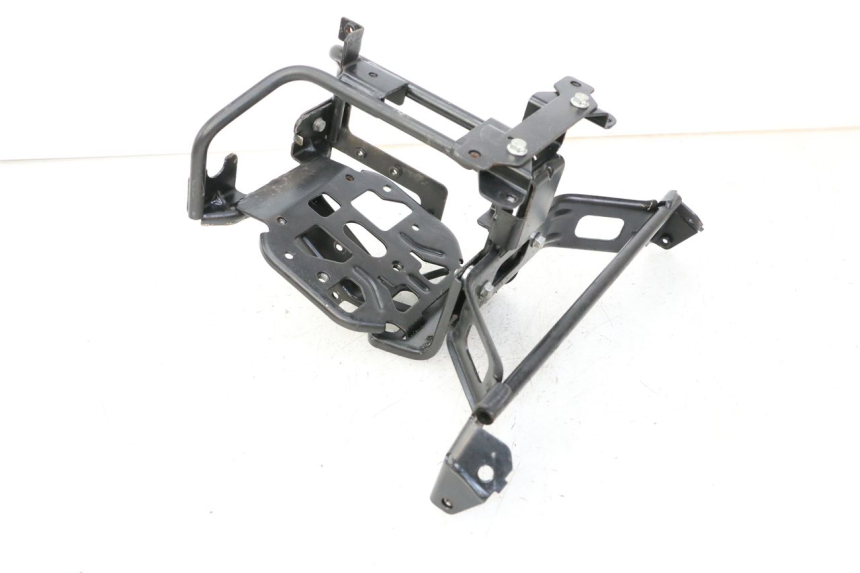 photo de ARAIGNEE FACE AVANT PEUGEOT SATELIS 125 (2013 - 2018) - Gros plan technique