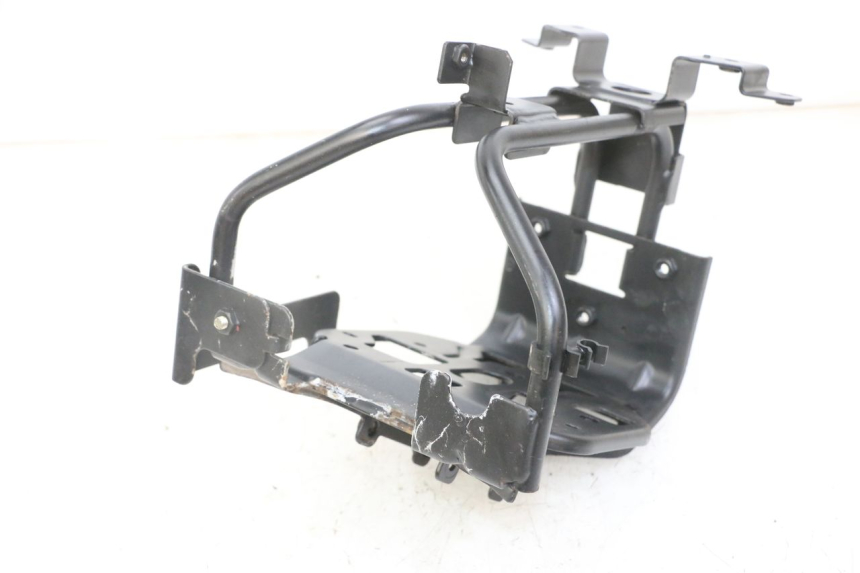 photo de ARAIGNEE FACE AVANT PEUGEOT SATELIS 125 (2013 - 2018) - Autre angle de vue