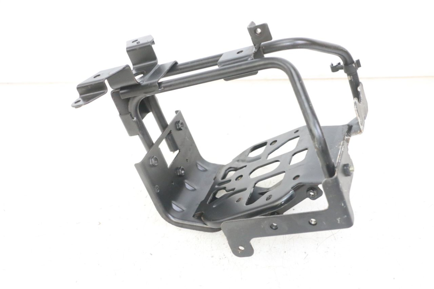 photo de ARAIGNEE FACE AVANT PEUGEOT SATELIS 125 (2013 - 2018) - Gros plan technique