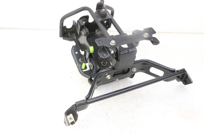 photo de ARAIGNEE FACE AVANT PEUGEOT SATELIS 125 (2013 - 2018) - Autre angle de vue