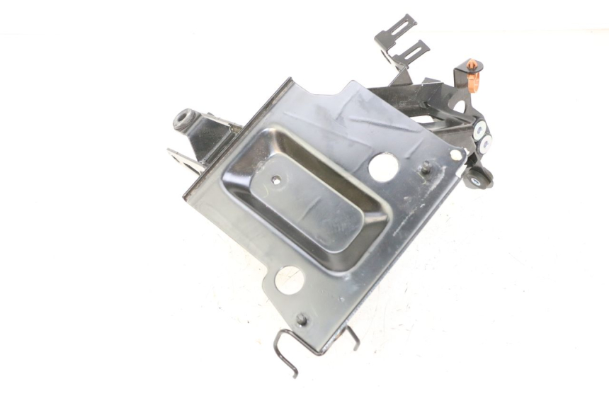 photo de ARAIGNEE FACE AVANT YAMAHA XMAX X-MAX 125 (2021 - 2025) - Détail de la pièce