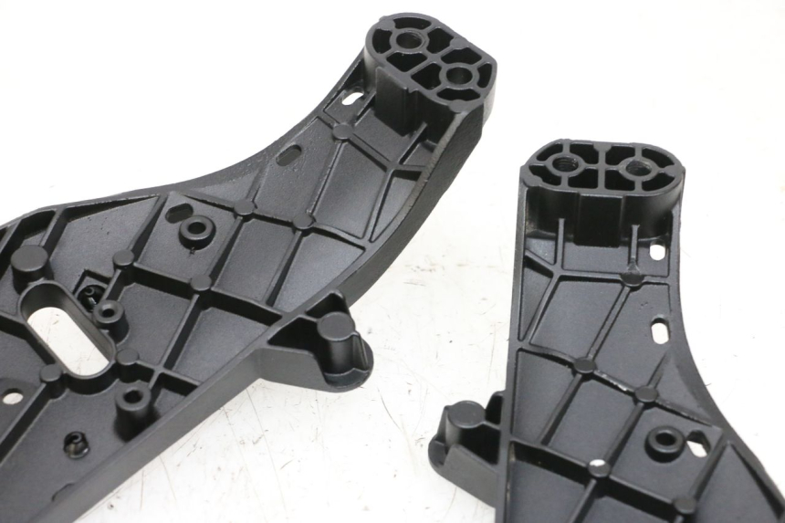 photo de ARAIGNEE TETE DE FOURCHE BMW R GS 1250 (2021 - 2024) - Points de fixation