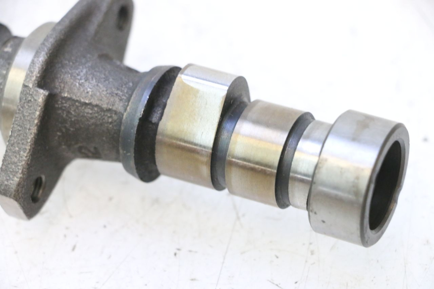 photo de ARBRE A CAMES HONDA CB TWO FIFTY 250 (1991 - 2002) - Gros plan technique