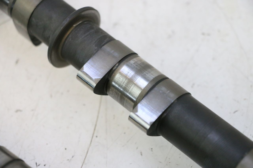 photo de ARBRE A CAMES YAMAHA FJR 1300 (2001 - 2005) - Gros plan technique