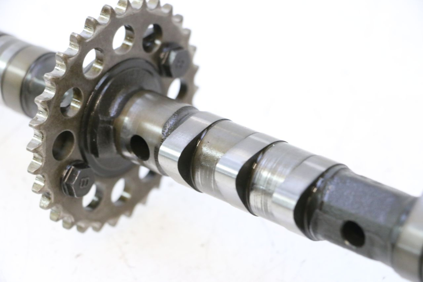 photo de ARBRE CAME ADMISSION YAMAHA YZF R GENESIS 750 (1993 - 1998) - Gros plan technique