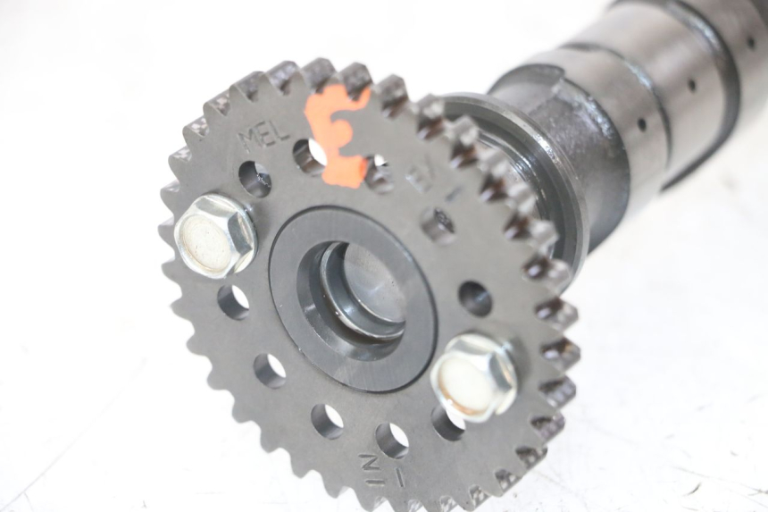 photo de ARBRE CAME ECHAPPEMENT HONDA CB R 1000 (2018 - 2023) - Vue rapprochée