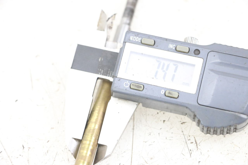 photo de ARBRE EMBRAYAGE SUZUKI GSX E 250 (1982 - 1983) - Détail de la pièce