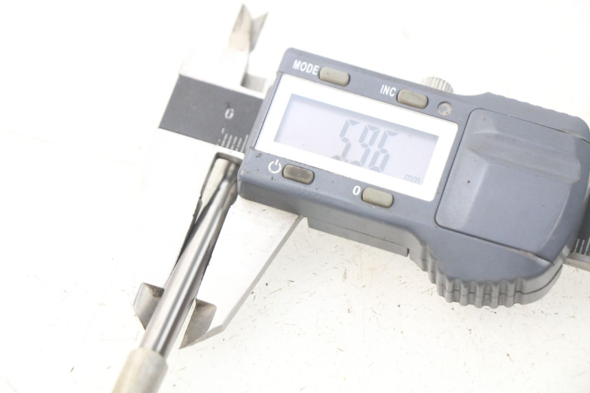 photo de ARBRE EMBRAYAGE SUZUKI RV VAN VAN 125 (2003 - 2008) - Gros plan technique