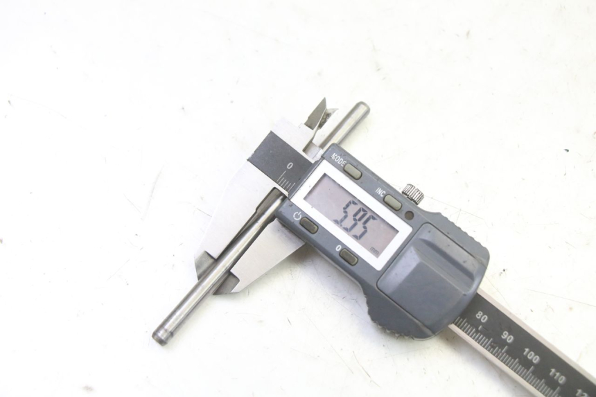 photo de ARBRE EMBRAYAGE SUZUKI SV S 650 (2003 - 2009) - Gros plan technique