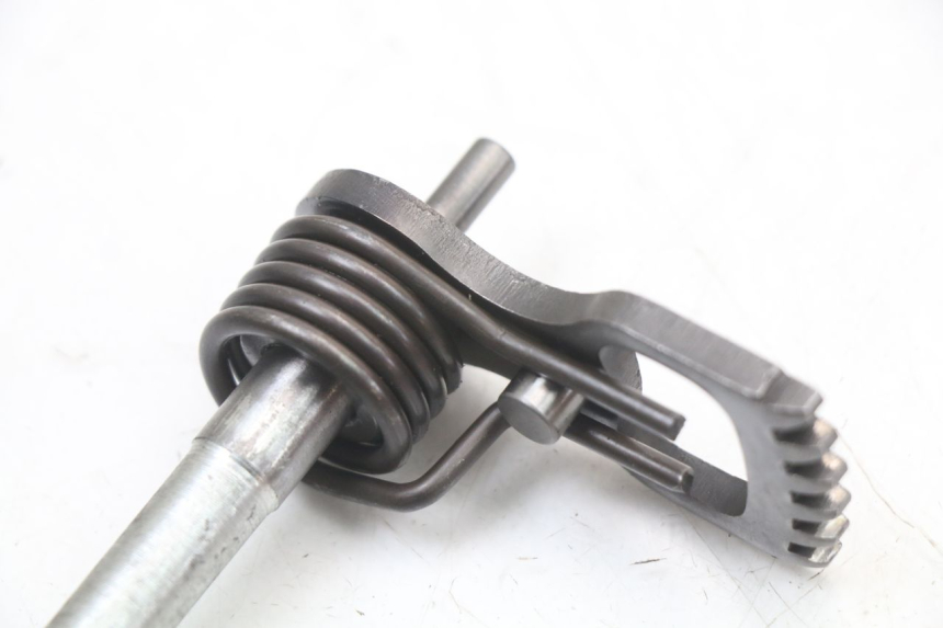 photo de Gear shift shaft HYOSUNG GV AQUILA 125 (2000 - 2009) - Gros plan technique
