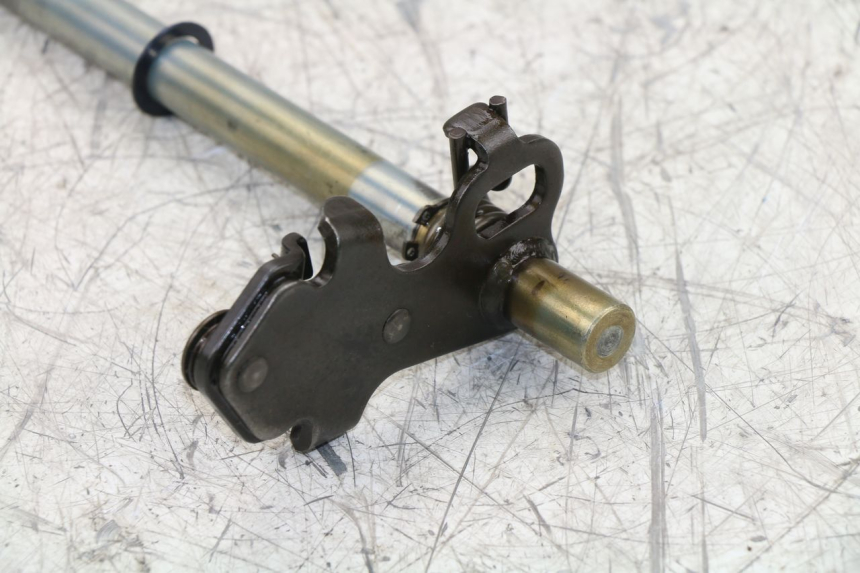 photo de ARBRE SELECTEUR HONDA CB 500 (1997 - 2003) - Gros plan technique