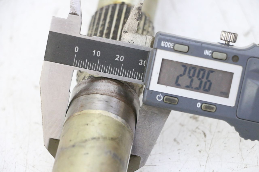 photo de ARBRE TRANSMISSION HYTRACK S 150 (2003 - 2011) - Détail de la pièce