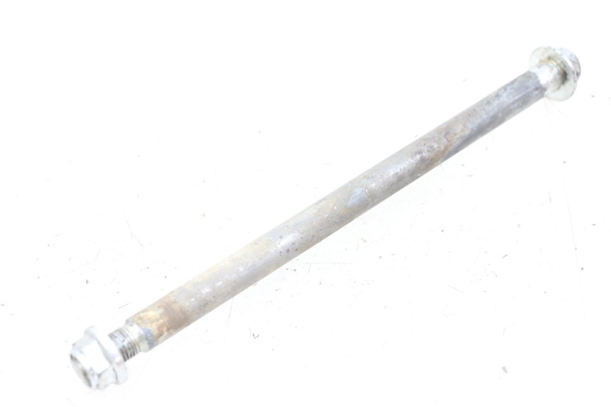 photo de Swingarm pivot bolt HYOSUNG GV AQUILA 125 (2000 - 2009) - Gros plan technique