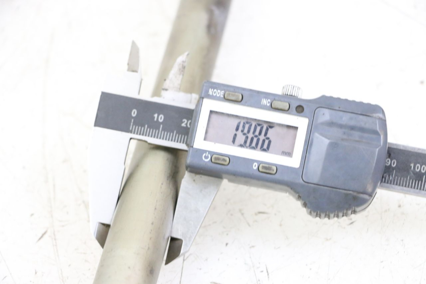 photo de AXE BRAS OSCILLANT BMW S RR ABS S1000RR 1000 (2015 - 2018) - Détail de la pièce