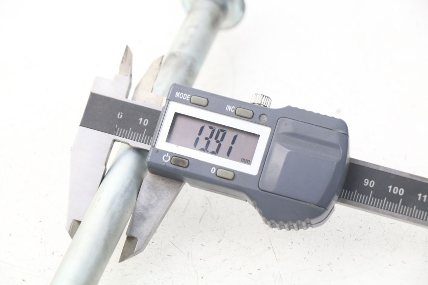 photo de AXE BRAS OSCILLANT HONDA CA REBEL 125 (1995 - 2001) - Autre angle de vue