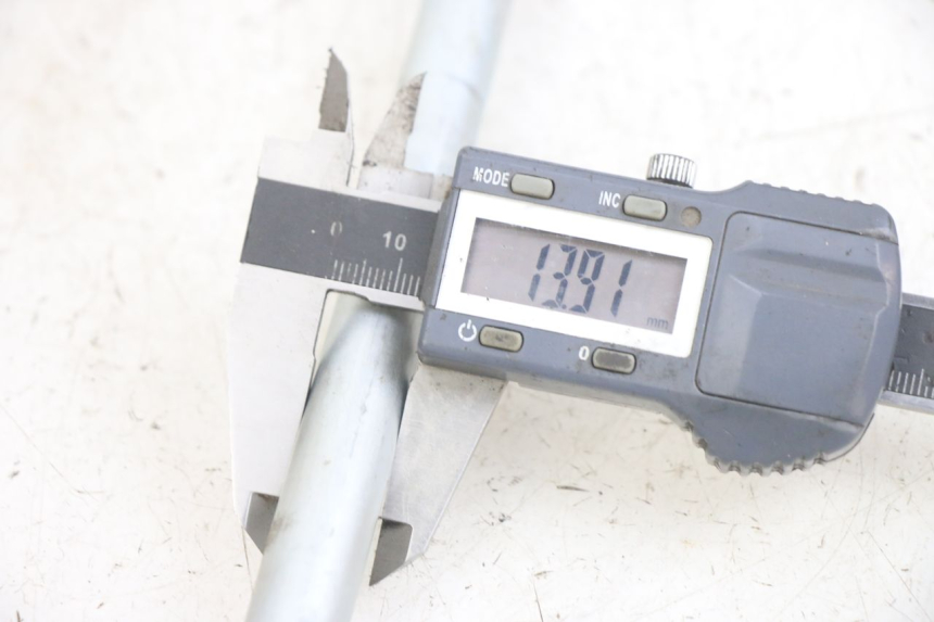 photo de AXE BRAS OSCILLANT HONDA CA REBEL 125 (1995 - 2001) - Détail de la pièce