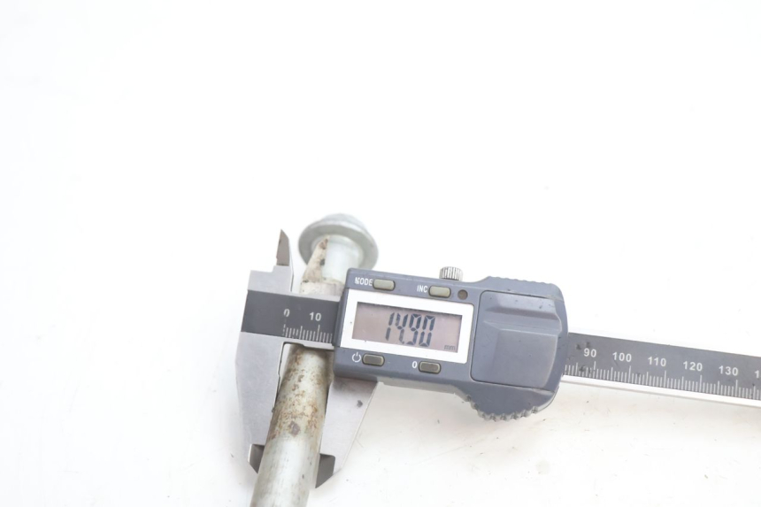 photo de AXE BRAS OSCILLANT HONDA CB F HORNET 600 (2005 - 2006) - Gros plan technique