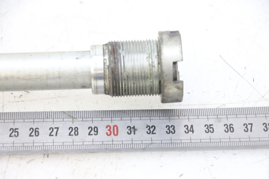 photo de AXE BRAS OSCILLANT HONDA CBR RR FIREBLADE 900 (1992 - 1994) - Détail de la pièce