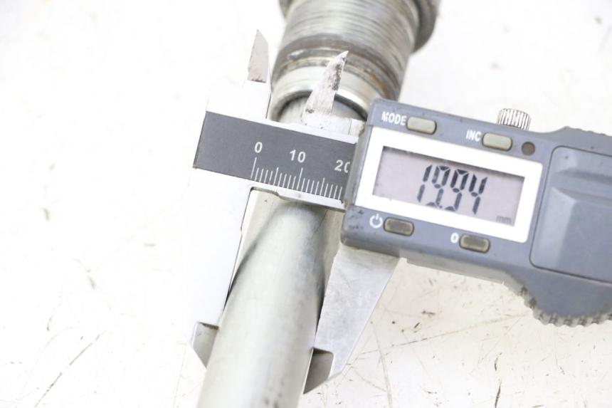 photo de AXE BRAS OSCILLANT HONDA CBR RR FIREBLADE 900 (1992 - 1994) - Autre angle de vue