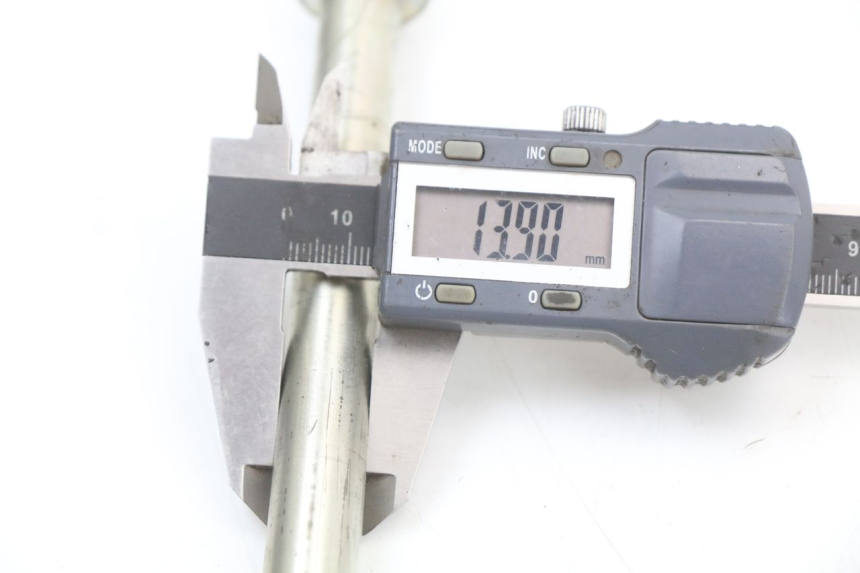 photo de AXE BRAS OSCILLANT SHERCO CITY CORP 125 (2003 - 2007) - Gros plan technique