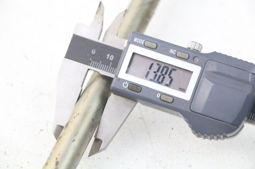 photo de AXE BRAS OSCILLANT HYOSUNG COMET GTR 125 (2007 - 2014) - Zoom état d’usage